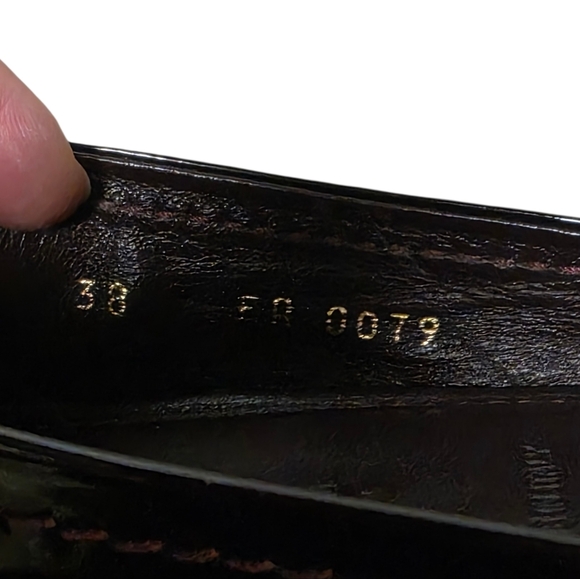 Louis Vuitton Burgundy Patent Leather LV Logo Flats - Picture 4 of 15